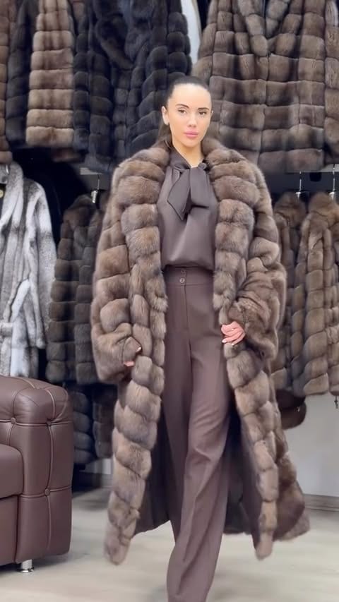Diamond collection
Неймовірна шуба з хутра Баргузинського Соболя
Lavander
Silver 4
135 см
*Також блуза у кольорі шоколад, та брючний костюм в наявності @marimir_ua
🔝KASTORIA - перший в Україні офіційний член асоц