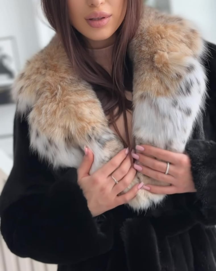 Premium collection ❤️
Неймовірна шуба халатного крою з хутра норки🌸
Поєднання з шикарним англійським коміром з хутра рисі💎
Найвища якість норки BlackGlama💋
Виробник Греція 🇬🇷
🔝KASTORIA - перший в Україні офіці