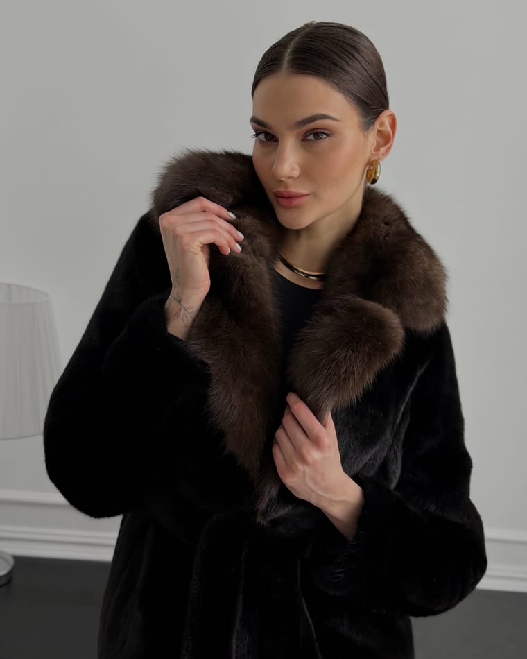 Premium collection
Неймовірна шубка у довжині міді🔥
Хутро норки Black Glama у поєднанні з соболем💋
Виробник Греція 🇬🇷
🔝KASTORIA - перший в Україні офіційний член асоціації GREECFUR 🇺🇦🇬🇷
✅У нас є:
•Розстроч
